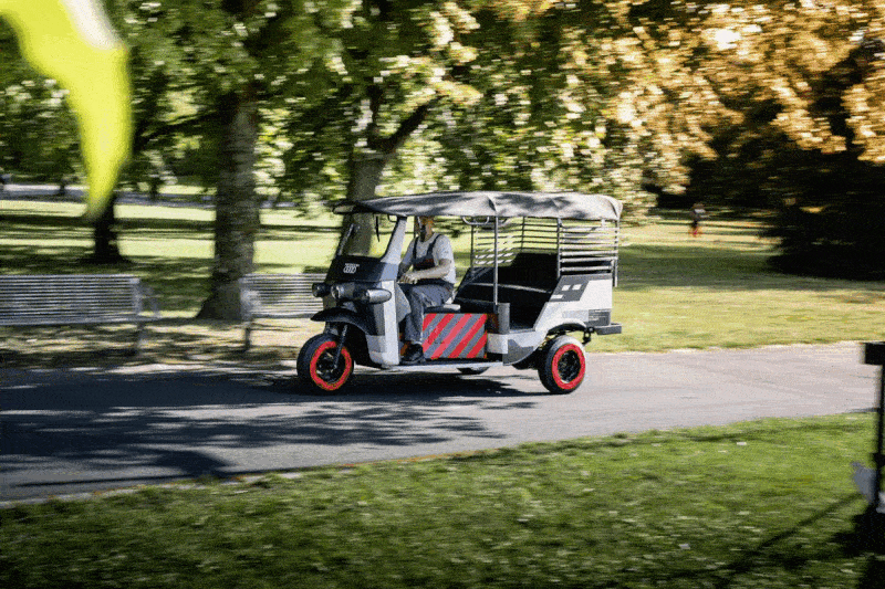 Unverhofft kommt oft: Audi hat kürzlich eine Rikscha gezeigt, in der alte Batterien aus E-Autos zum Einsatz kommen sollen Unverhofft kommt oft: Audi hat kürzlich eine Rikscha gezeigt, in der alte Batterien aus E-Autos zum Einsatz kommen sollen