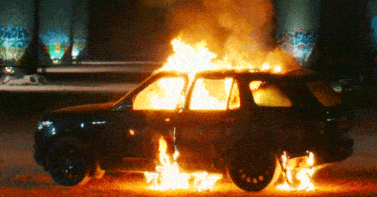 Klimaaktivist*innen stecken bislang keine Autos an, doch ein Teil der Bewegung diskutiert über radikalere Formen des Protests Klimaaktivist*innen stecken bislang keine Autos an, doch ein Teil der Bewegung diskutiert über radikalere Formen des Protests