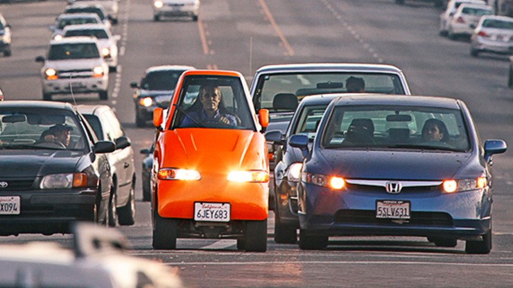Ab durch die Mitte: Der Tango von Commuter Cars soll wie ein Motorrad einfach mitten durch den Stau fahren Ab durch die Mitte: Der Tango von Commuter Cars soll wie ein Motorrad einfach mitten durch den Stau fahren